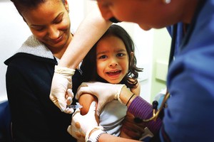 Vaikų neskiepijantys italai rizikuos netekti tėvystės