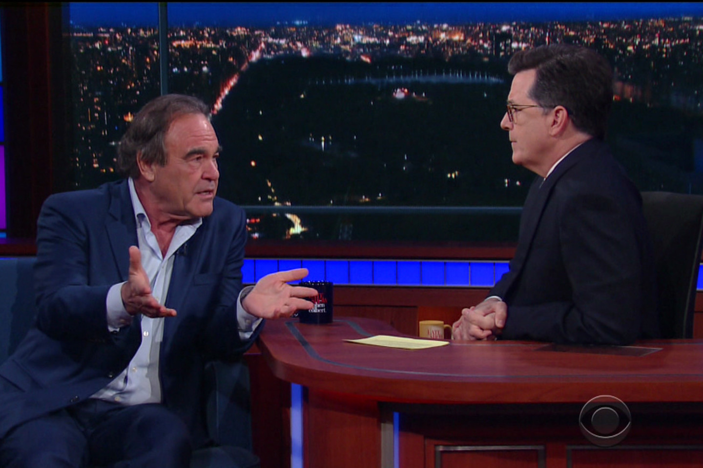 O.Stone'ui JAV pokalbių laidose sunkiai sekėsi įtikinti amerikiečius V.Putino privalumais. <br> „ViDA Press“ nuotr.