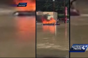 Dviguba „Mercedes-Benz“ nesėkmė: automobilis ir nuskendo, ir sudegė