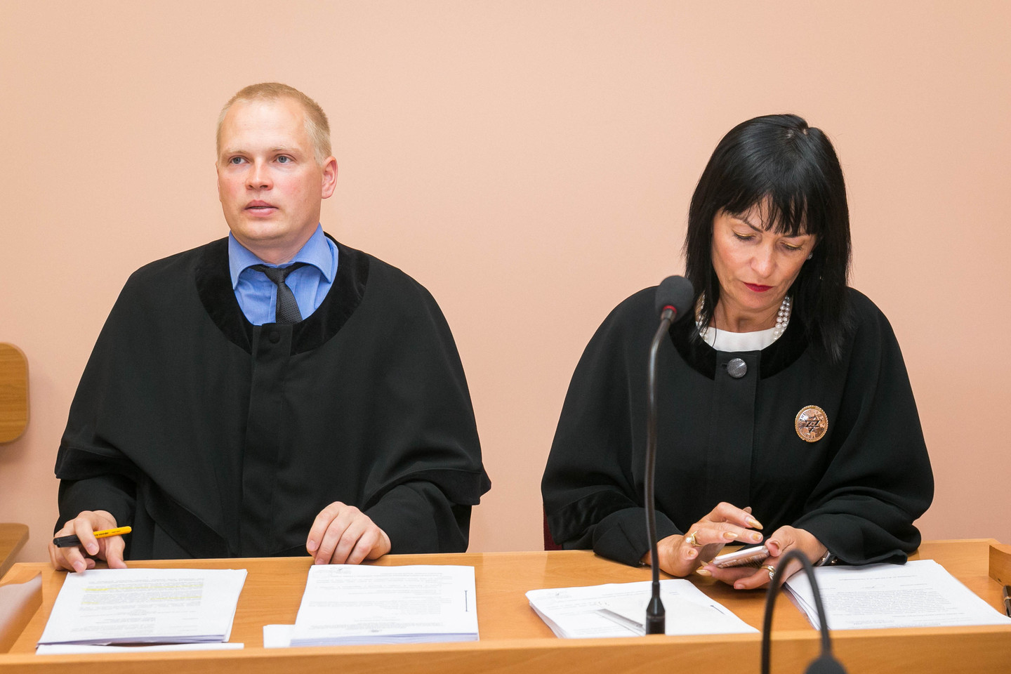  Vilniaus apygardos administraciniam teismui (VAAT) Seimo etikos  ir procedūrų komisijos (EPK) sprendimą apskundęs Seimo narys Kęstutis  Pūkas pirmadienį teismo posėdyje nepasirodė, tačiau atsiuntė du advokatus. <br> T.Bauro nuotr.