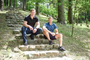 Po pasaulį išsibarsčiusi sportininkų šeima pradeda žvilgčioti į gimtinę