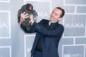 Žinomas aktorius ryžosi iššūkiui: režisuoja komediją su  Justinu Jankevičiumi