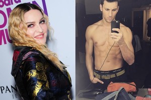 58-erių Madonna šildosi perpus jaunesnio modelio glėbyje