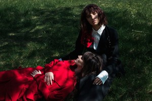 Dianos Paukštytės žiemos kolekcijos fotosesija – akimirksniu sužaliavusiose pievose