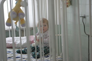 Vyriausybė – už tai, kad sunkiai sergančių vaikų tėvai galėtų nedirbti visus metus