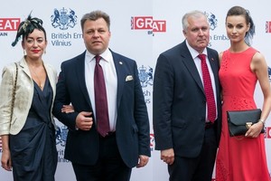 Garsūs Lietuvos žmonės elegantiškai paminėjo karalienės Elizabeth II gimtadienį