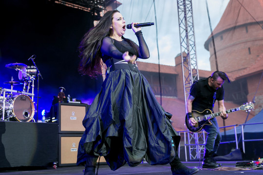 Trakų pilį sudrebino roko grupės „Evanescence“ koncertas