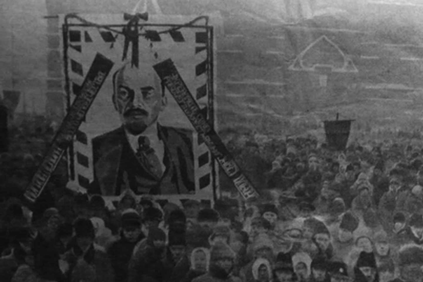 „Lenino 	kapas – visos žmonijos laisvės lopšys.“<br> Nuotrauka iš knygos "Leninas be grimo".