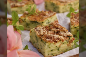 Minkštas ir sultingas cukinijų pyragas, kuriame beveik nėra tešlos