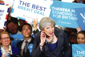 „Brexit“ bokso mačą su Europos Sąjunga britai pradėjo silpnai