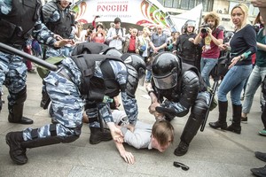 Rusijos jaunoji karta metė pirštinę valdžiai: ar laukti tikro perversmo?