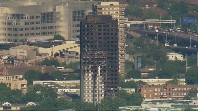 Paaiškėjo, kas sukėlė pražūtingą gaisrą Londono dangoraižyje