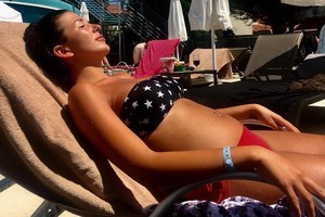 5-tą mėnesį nėščia Sofio Gelašvili–Niūniavė demonstruoja puikią figūrą