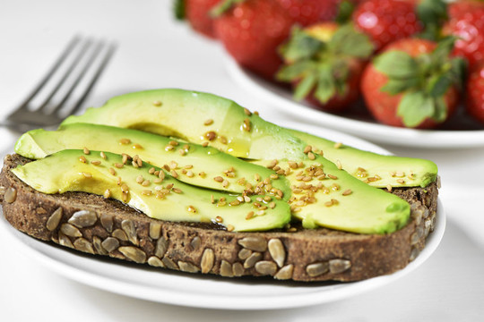 Įvardijo puikią priežastį, kodėl reikia valgyti daugiau avokadų