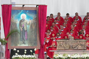Katedros aikštę užplūdę tūkstančiai žmonių tapo svarbaus įvykio liudininkais