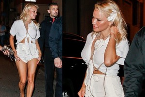 Su 18-ka metų jaunesniu susitikinėjančios Pamelos Anderson jaunatviškumas išryškina jos bėdas