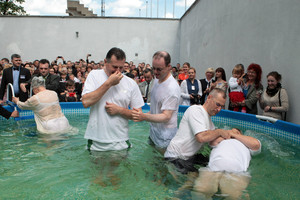 Konstitucinis teismas svarstys, ar Jehovos liudytojai gali būti atleisti nuo karinės tarnybos