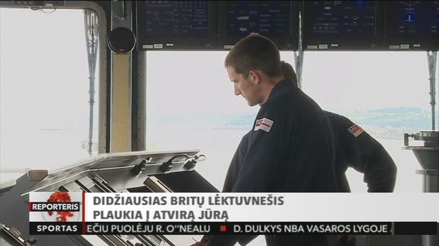 Didžiausias britų lėktuvnešis plaukia į atvirą jūrą