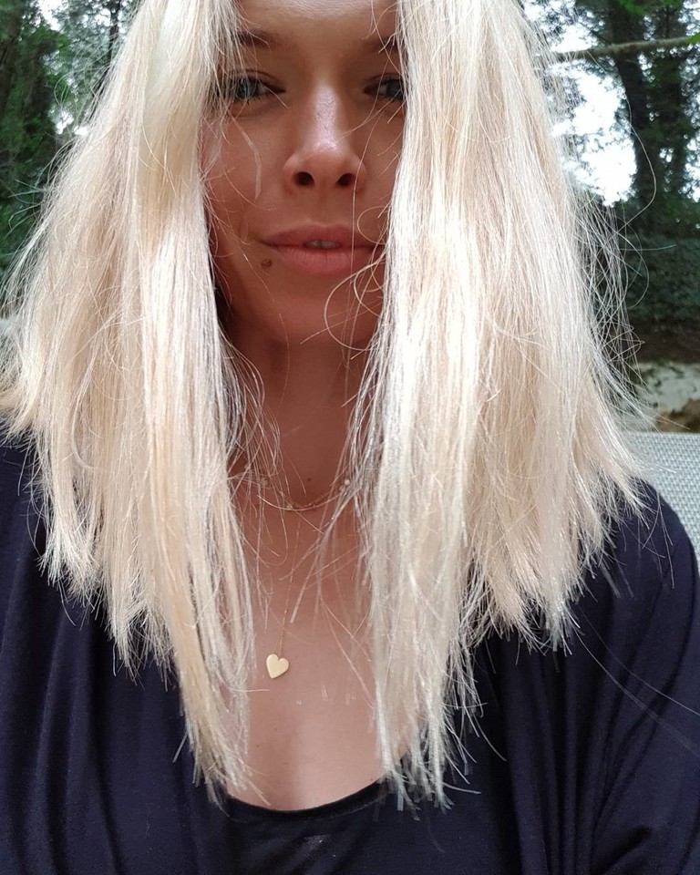   Vera Brežneva pasitrumpino ir išsitiesino savo plaukus.<br>„Instagram“ nuotr.