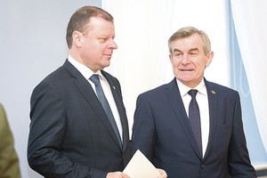 Valdantieji urėdijų reformą jau pavertė drama