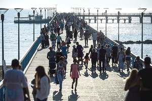 Kol lietuviai kepa užsienio kurortuose,  į Lietuvą plūsta pietiečiai