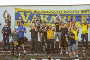 Ištikimų futbolo sirgalių nestabdo nei atstumai, nei vizos