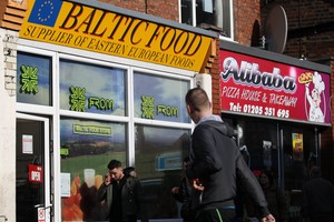 Imigrantai žada bėgti iš Jungtinės Karalystės, bet ne į gimtinę