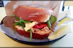 Nerealus atradimas stoties rajone: užkandinė, nustebinusi maistu ir kainomis