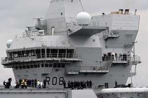 Rusija išsišaipė iš naujo britų lėktuvnešio: „Tai tėra patogus taikinys“