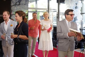 Interjero namų vakarėlyje linksminosi ir žinomi žmonės