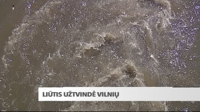 Trumpos žinios: dėl liūties sutriko Vilniaus eismas