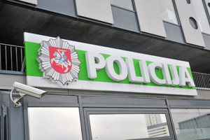 Visai suįžūlėjo: Vilniuje apvogė policininkus – pagrobtos trys vėliavos