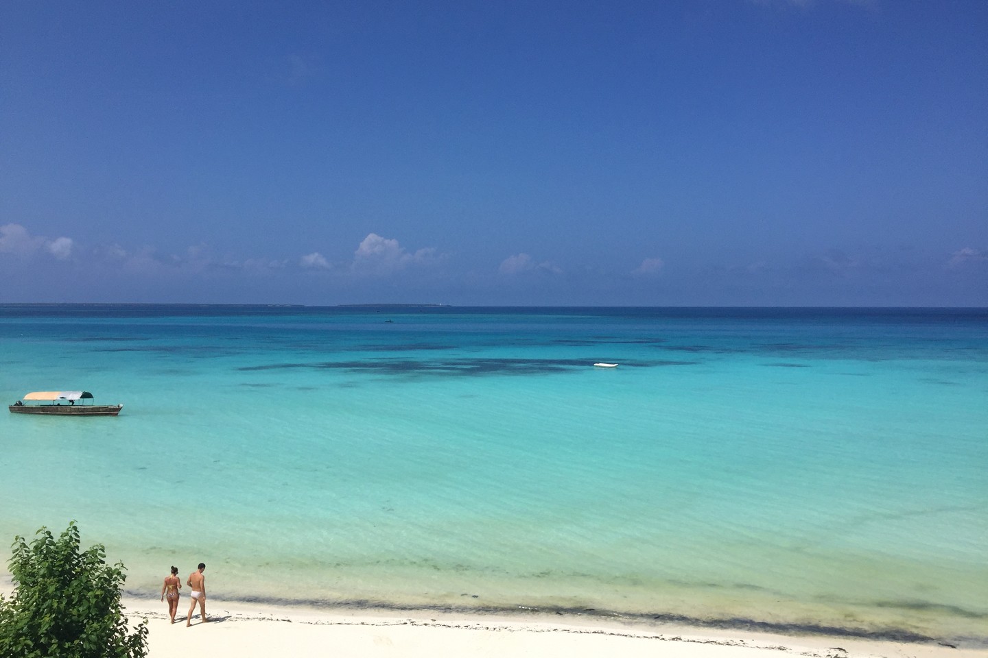 Zanzibaro paplūdimiai yra tarsi balta cukraus pudra, o vandenynas primena smaragdus.<br>Asmeninio albumo nuotr. 