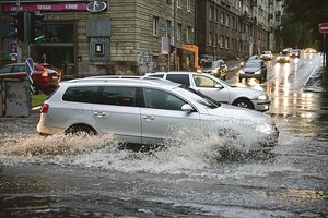 Potvynis sustabdė daugybę automobilių: aiškėja, kas laukia vairuotojų