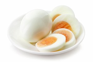 Pademonstravo, kaip nulupti kelis kiaušinius iškart. Tai taip paprasta