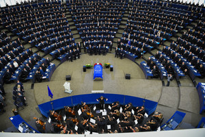 Europa surengė iki šiol nematytą atsisveikinimą su Vokietijos politikos milžinu