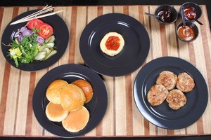 Pasidarykite šventę - išsikepkite mėsainių ant grilio