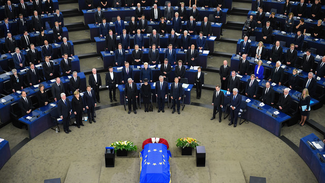 Strasbūre prasidėjo precedento neturinti Helmuto Kohlio laidotuvių ceremonija