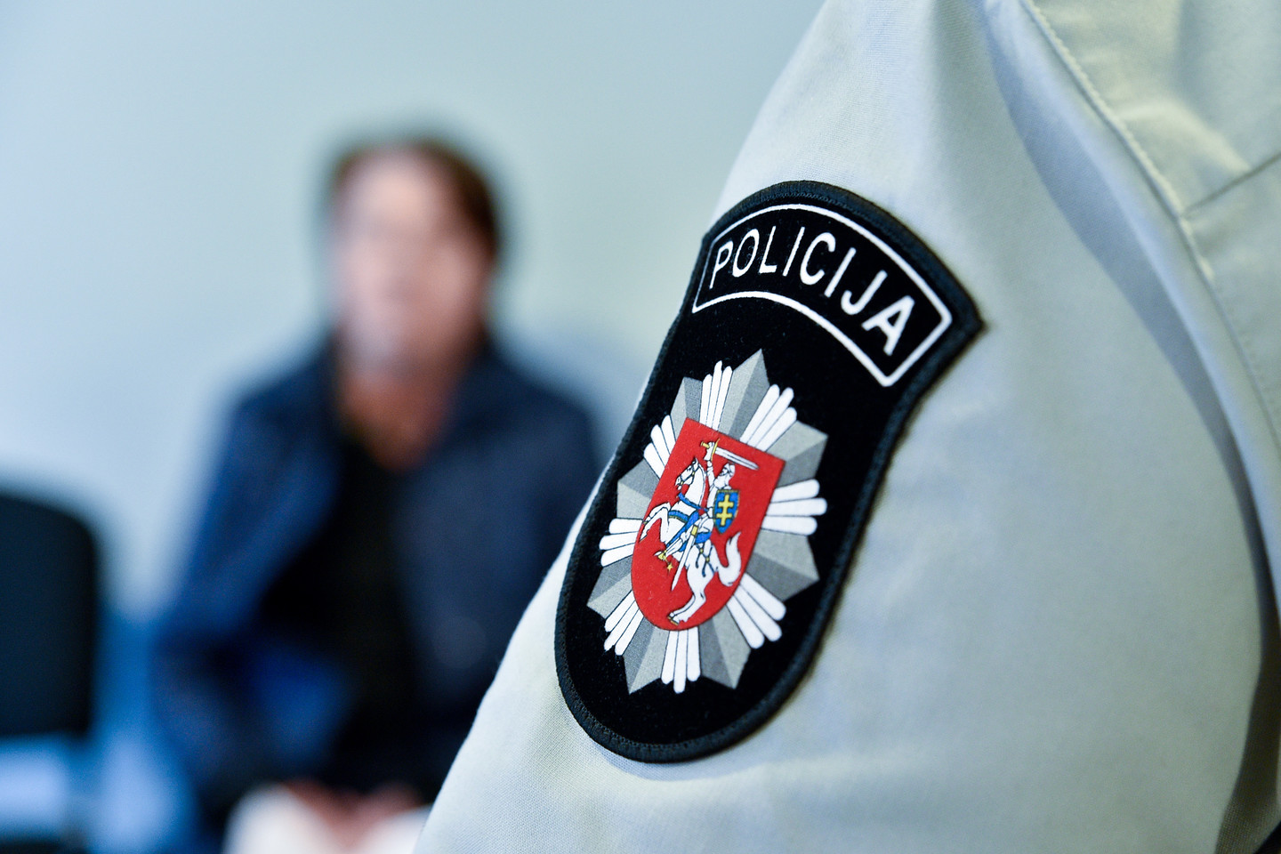 Policijos pareigūnams teko tramdyti girtus vyrus.