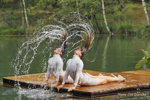 Tarptautinis gatvės teatrų festivalis "Šermukšnis" šėls ant žemės ir po vandeniu
