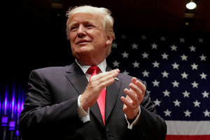 Vaizdo įrašas su CNN mušančiu Donaldu Trumpu papiktino JAV žiniasklaidą