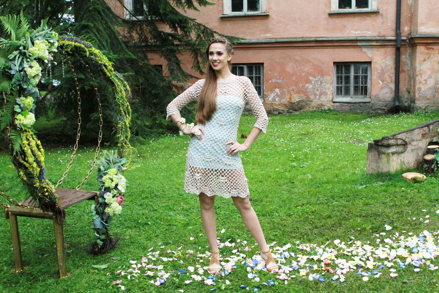  Dizainerė Inesa Uktverienė pristatė mezginių kolekciją ,,Svajonių suknelė".<br> M.Patašiaus nuotr.