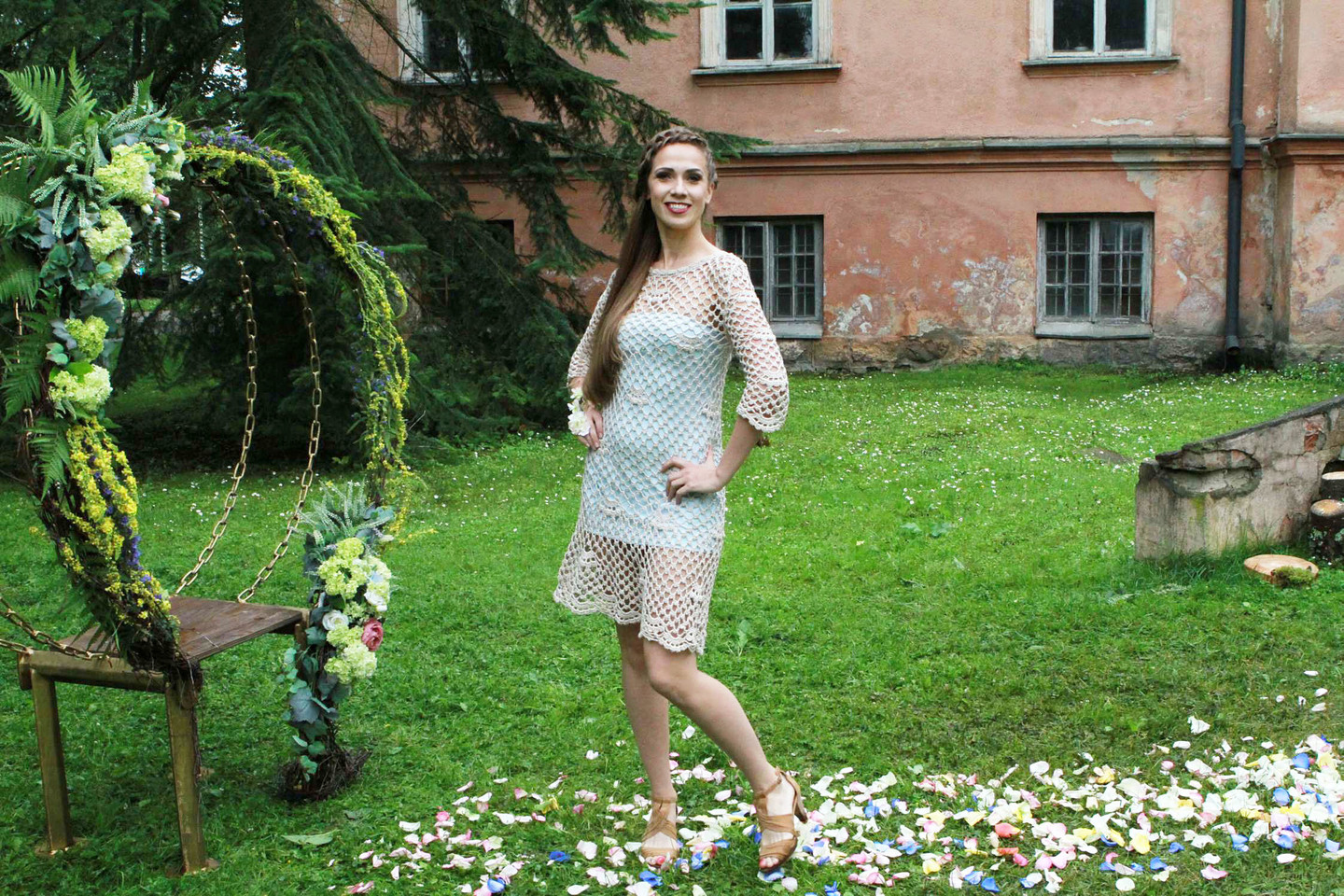  Dizainerė Inesa Uktverienė pristatė mezginių kolekciją ,,Svajonių suknelė".<br> M.Patašiaus nuotr.