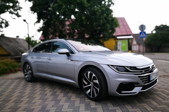 Naujojo „Volkswagen Arteon“ pristatymas Vilniuje atkreipė vairuotojų dėmesį