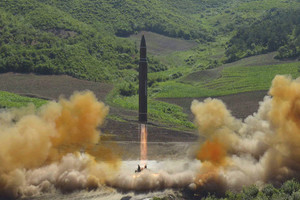 Rusija ir Kinija ragina įšaldyti Šiaurės Korėjos bandymus ir JAV pratybas