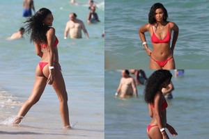 „Victoria's Secret“ angelas praeivius gundė savo nepriekaištingomis kūno linijomis