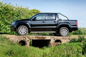 Kilus nuostabai dėl visureigio už 282 tūkst. eurų, policija paskelbė atsaką