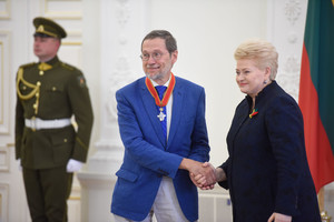 Šalies vadovė apdovanojo šiuolaikinės valstybės kūrėjus