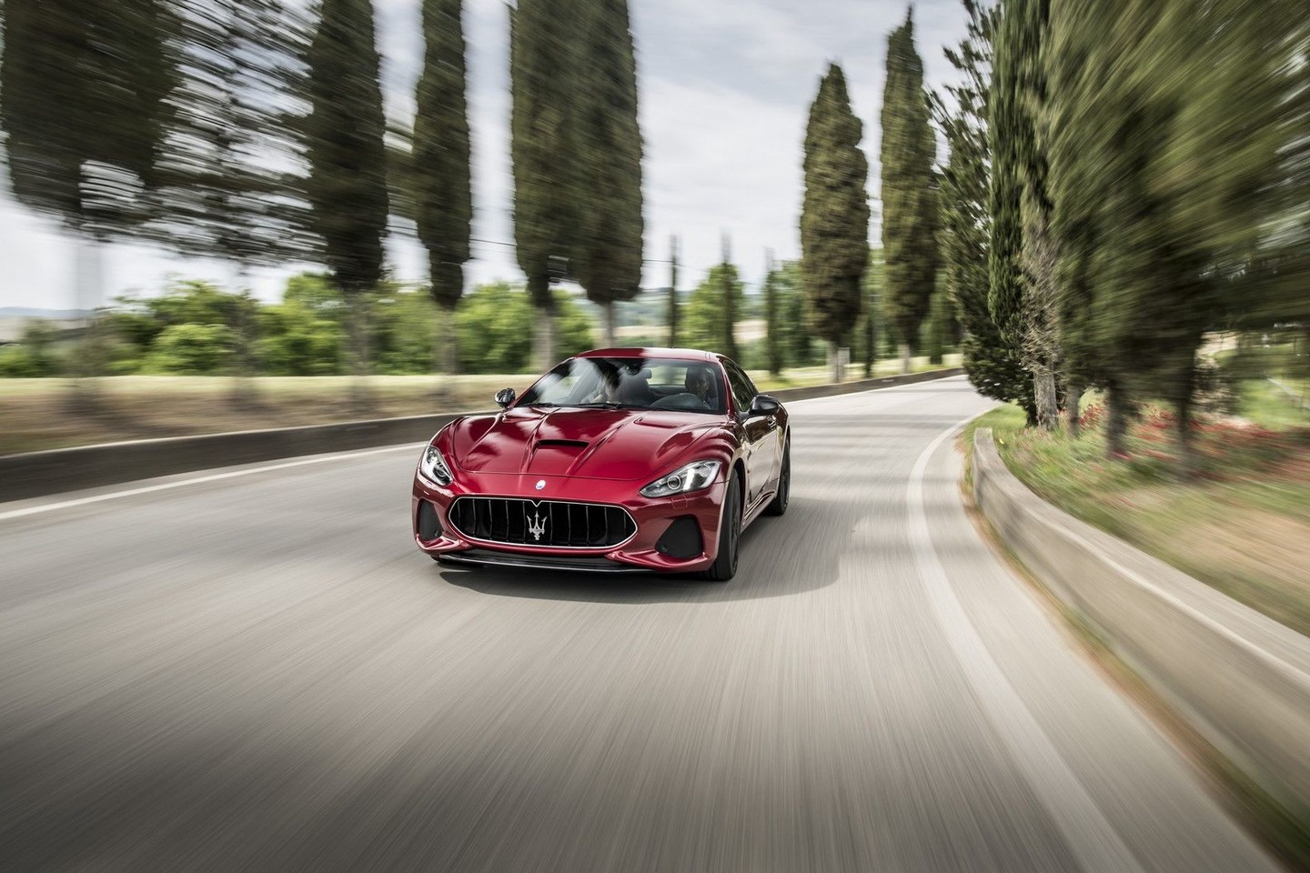 Komfortiškoms išvykoms skirti „Maserati GranTurismo“ ir „GranCabrio“ modeliai buvo dar kartą atnaujinti.<br>Gamintojo nuotr. 