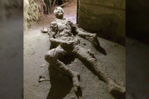 Pompėjos aukos nuotrauka audrina internautų vaizduotę